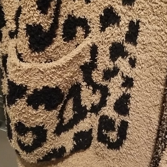 💕BAREFOOT DREAMS💕 CozyChic Leopard Cardigan (M) - Picture 11 of 16